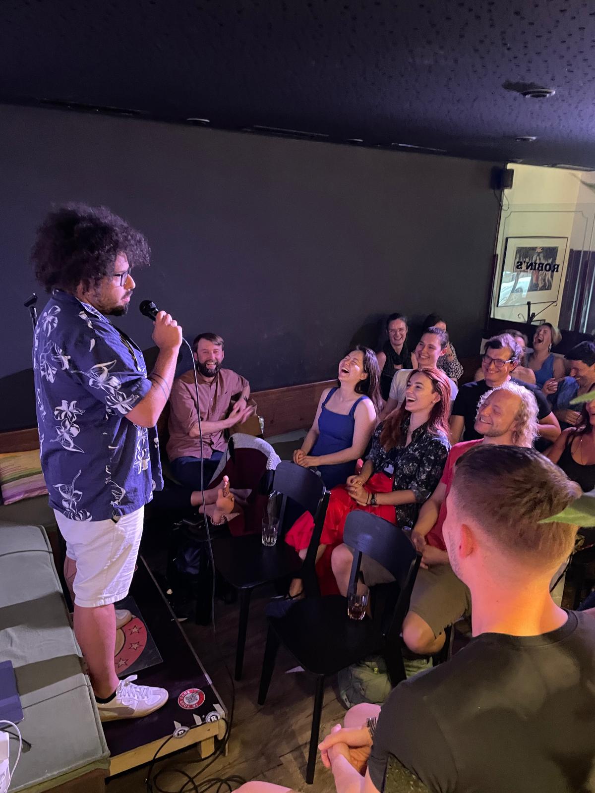 Domenico performing stand-up at IN YOUR FACE Comedy in Zürich