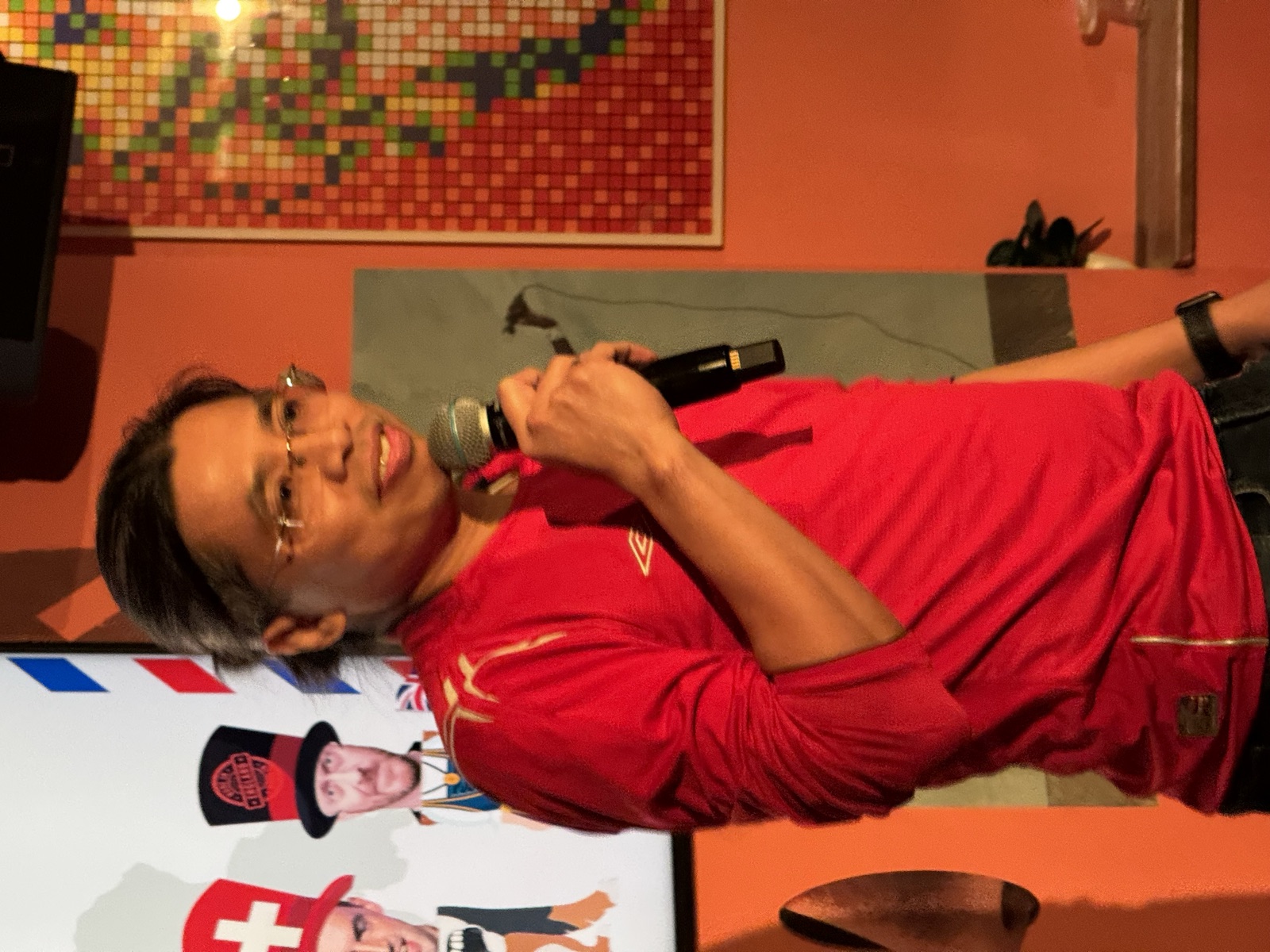 Fairis Osman performing stand-up at IN YOUR FACE Comedy in Zürich