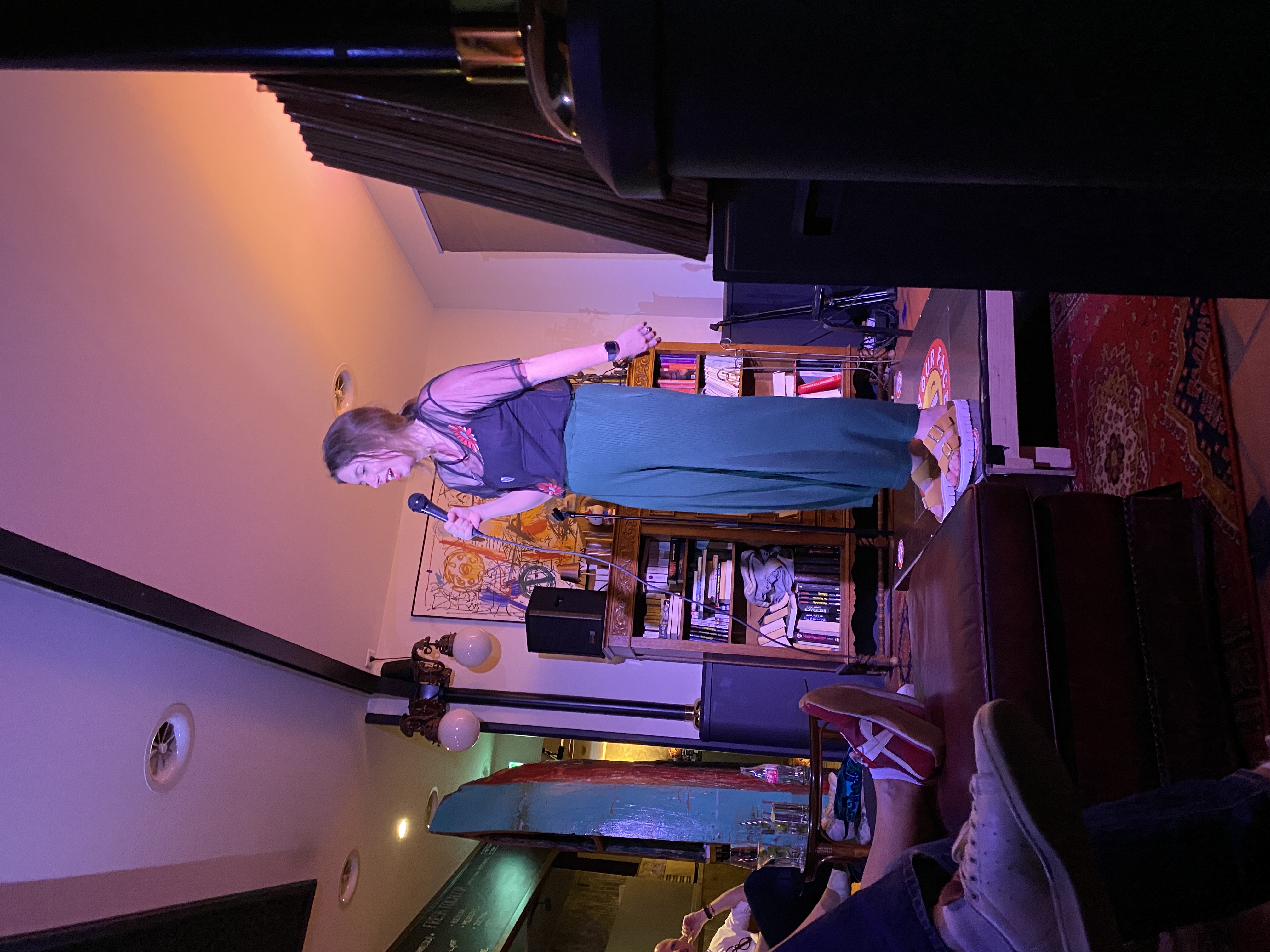 Martina performing stand-up at IN YOUR FACE Comedy in Zürich