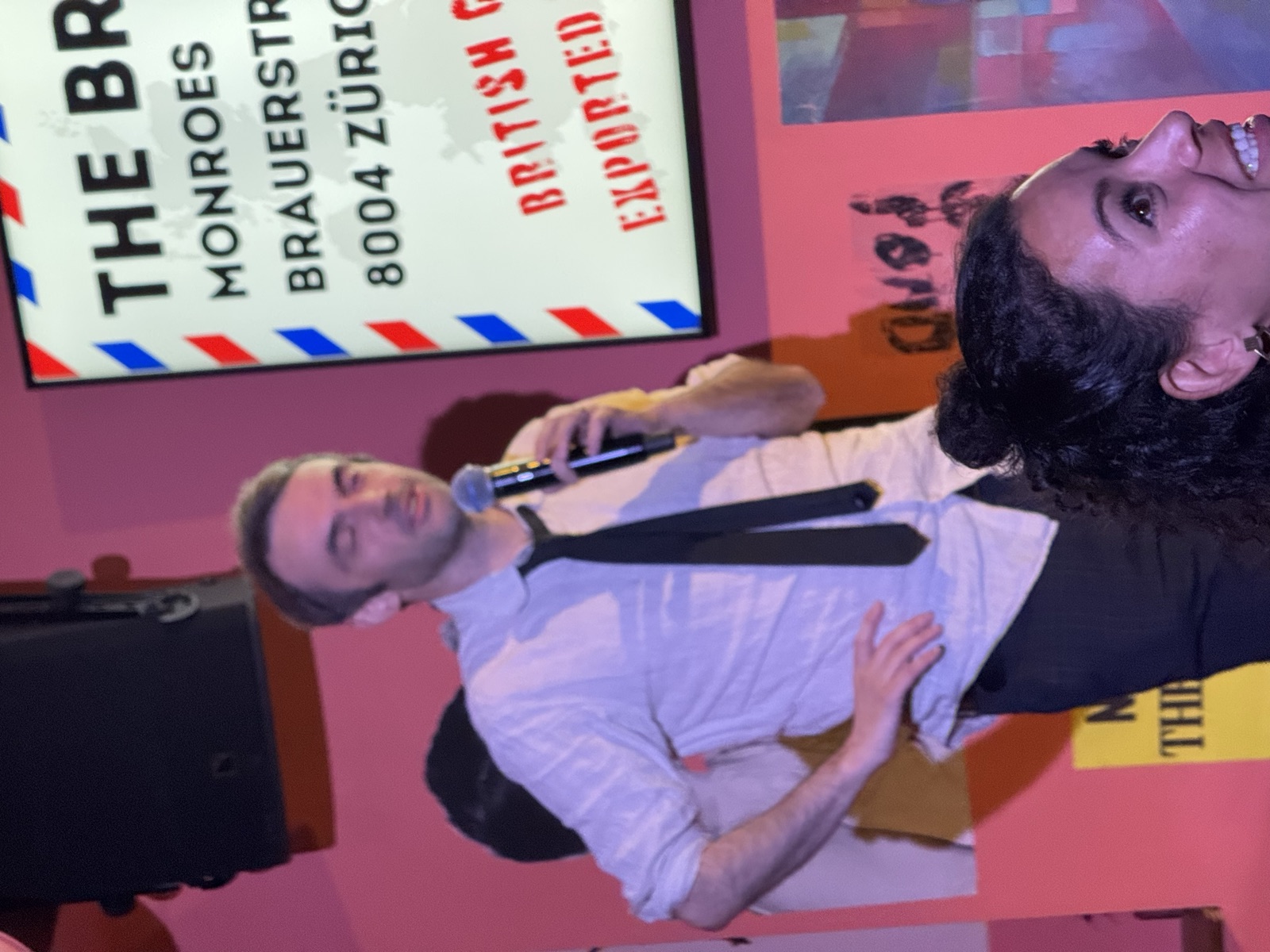 Shawn Jay performing stand-up at IN YOUR FACE Comedy in Zürich