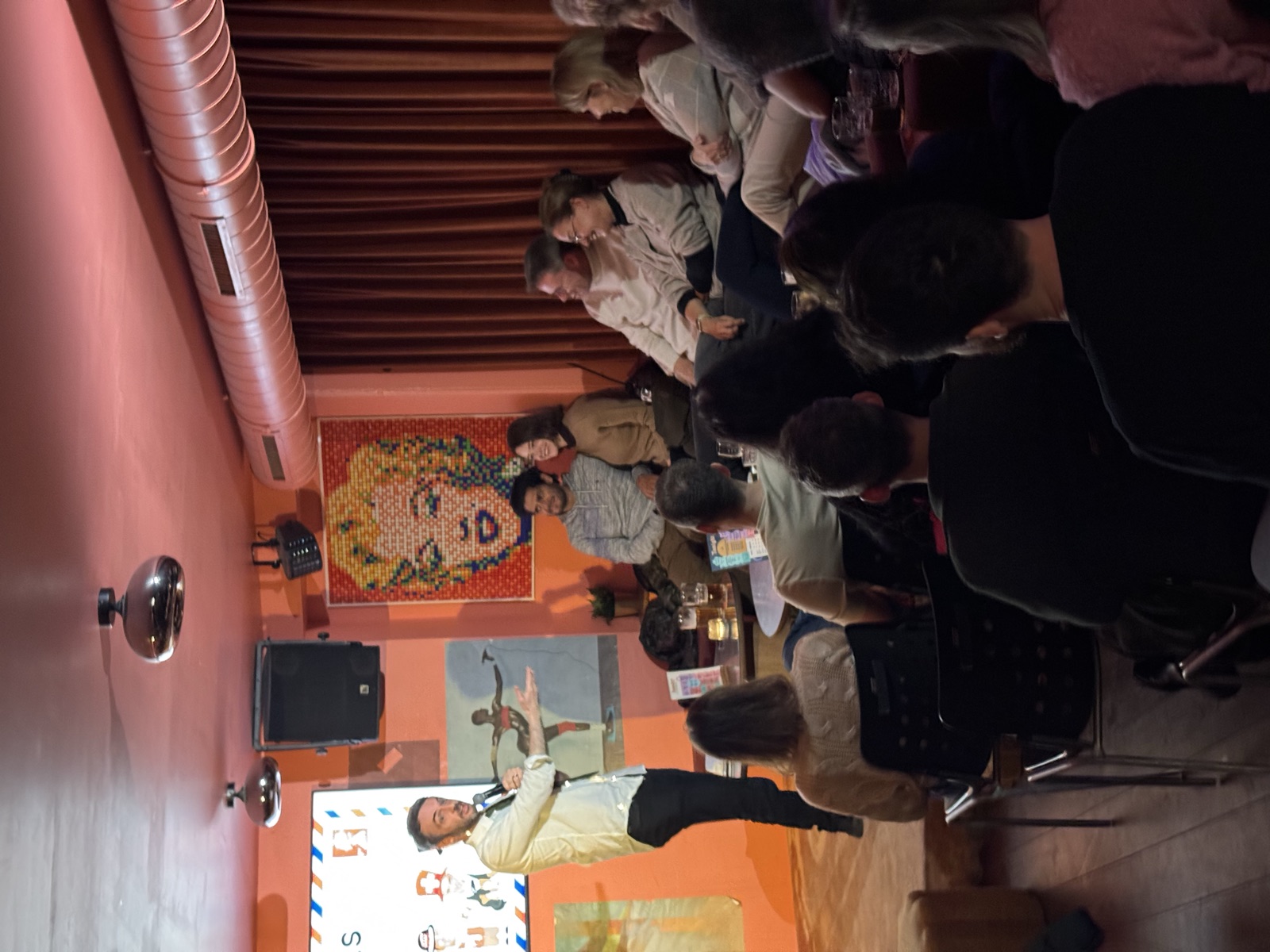 Shawn Jay performing stand-up at IN YOUR FACE Comedy in Zürich