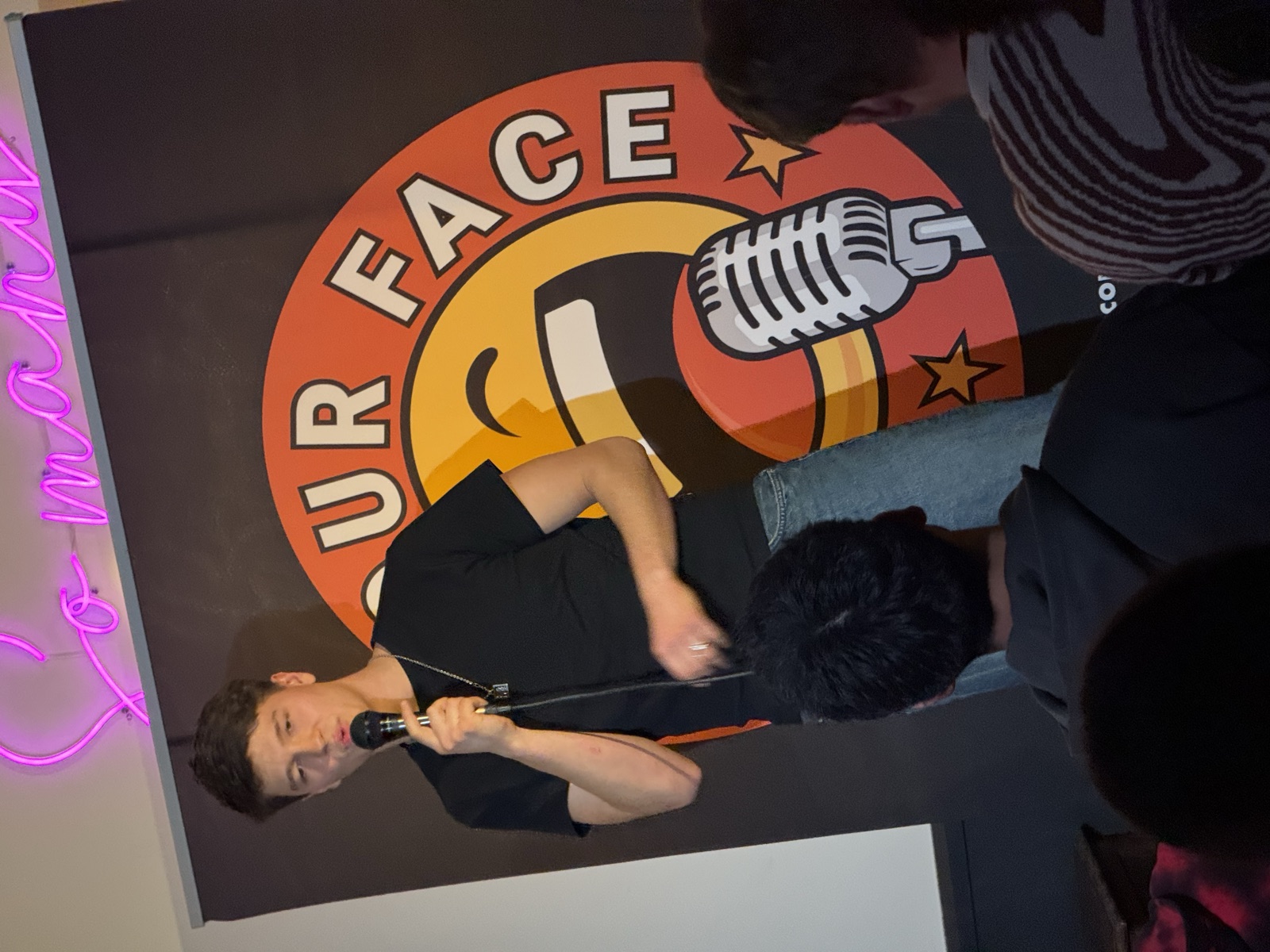 Ben Fücks performing stand-up at IN YOUR FACE Comedy in Zürich
