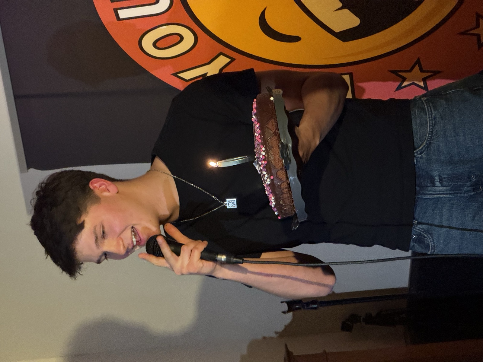 Ben Fücks performing stand-up at IN YOUR FACE Comedy in Zürich