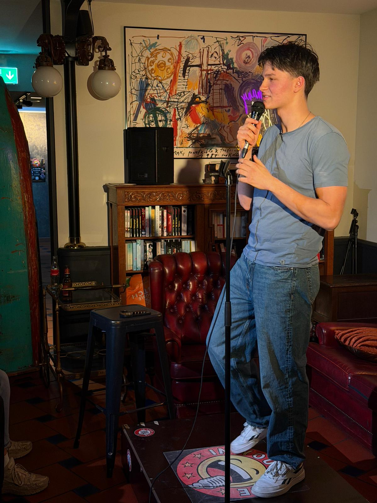 Ben Fücks performing stand-up at IN YOUR FACE Comedy in Zürich
