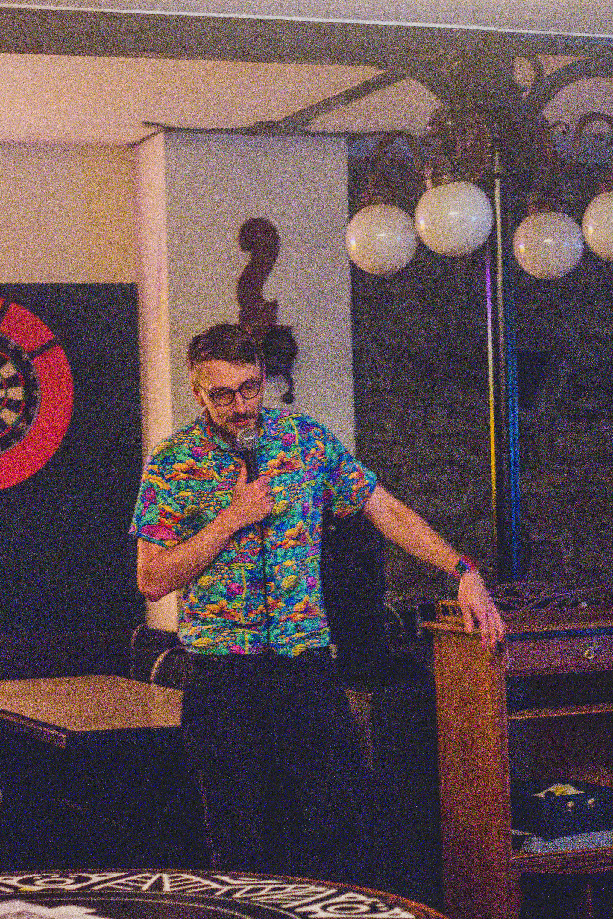 Woocash performing stand-up at IN YOUR FACE Comedy in Zürich