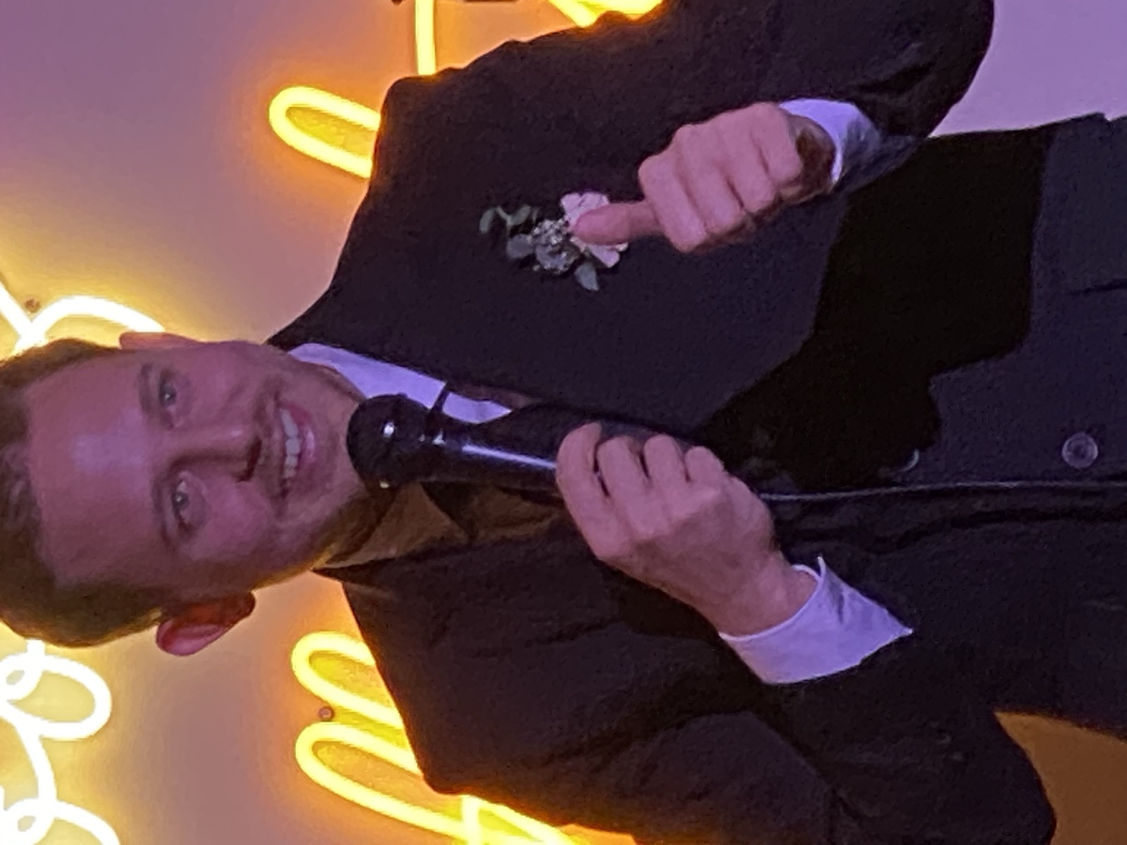 Adonis performing stand-up at IN YOUR FACE Comedy in Zürich