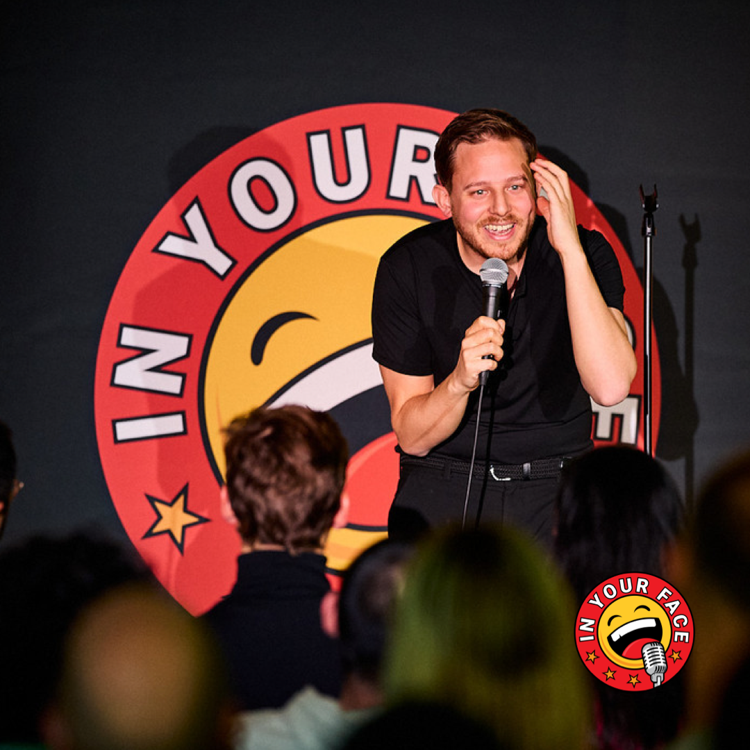 Adonis performing stand-up at IN YOUR FACE Comedy in Zürich