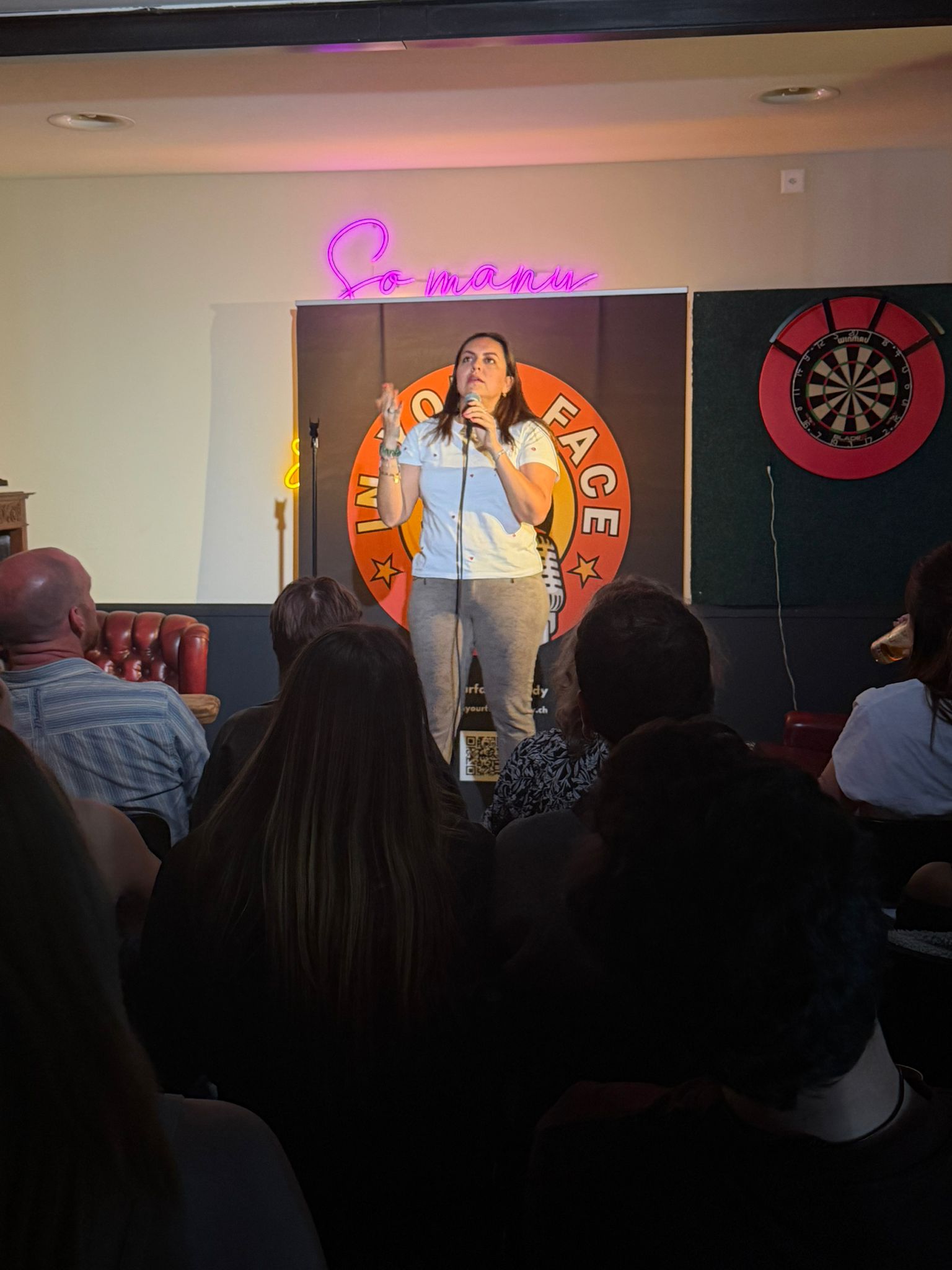 Alejandra performing stand-up at IN YOUR FACE Comedy in Zürich