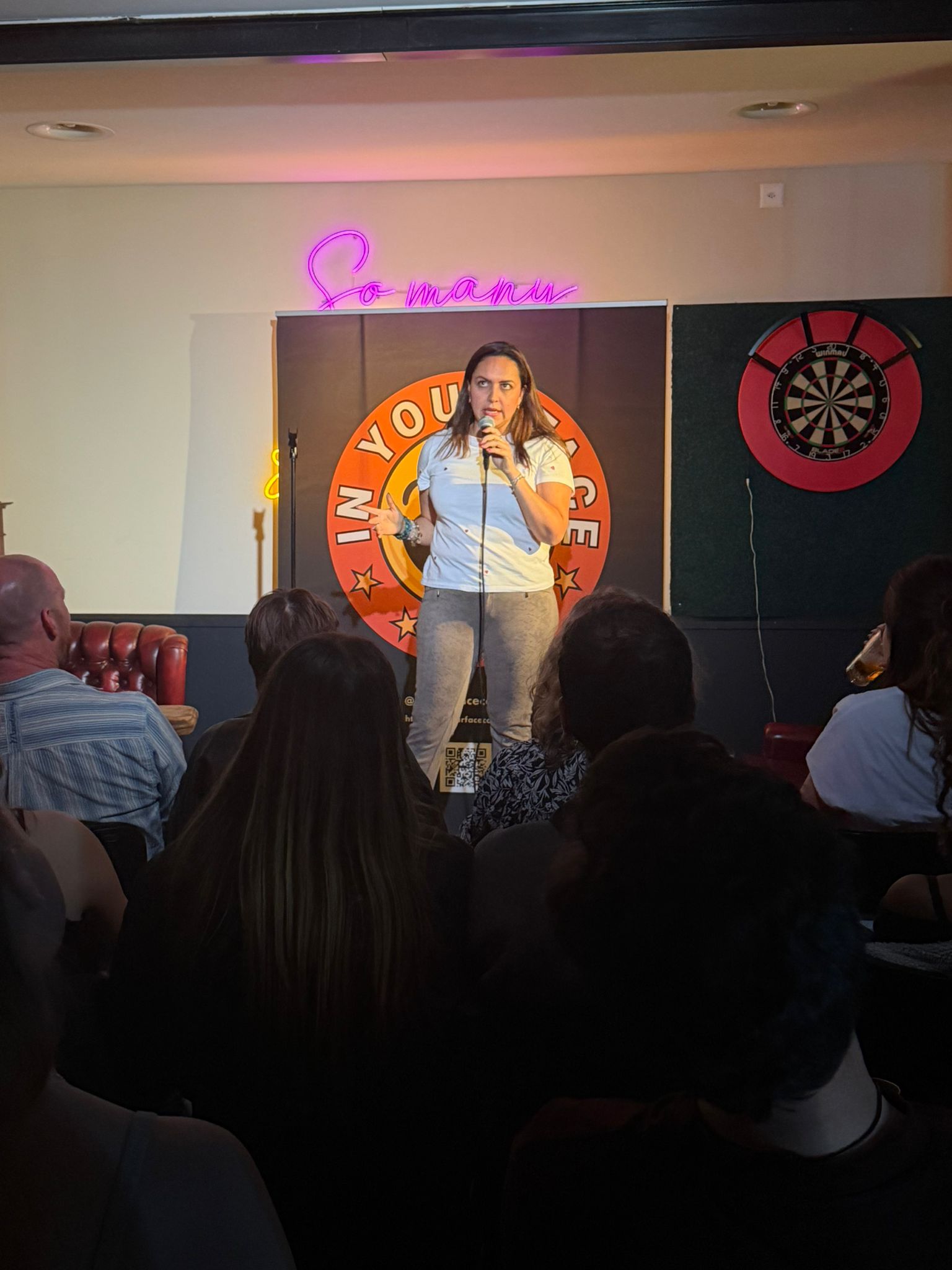 Alejandra performing stand-up at IN YOUR FACE Comedy in Zürich