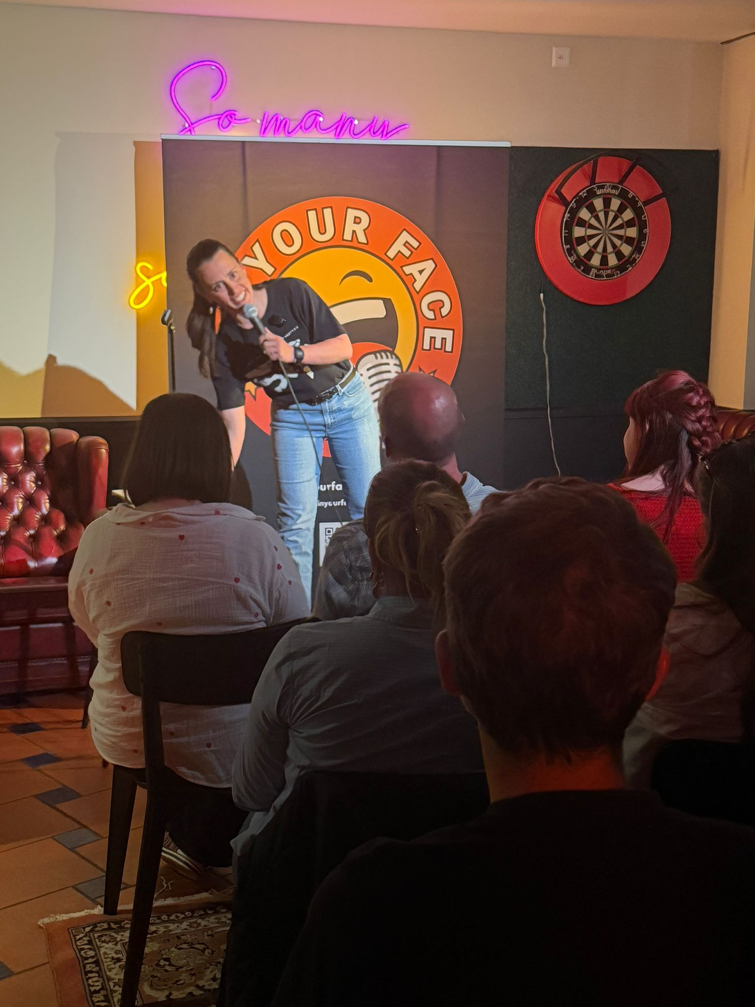 Irene Carbo performing stand-up at IN YOUR FACE Comedy in Zürich