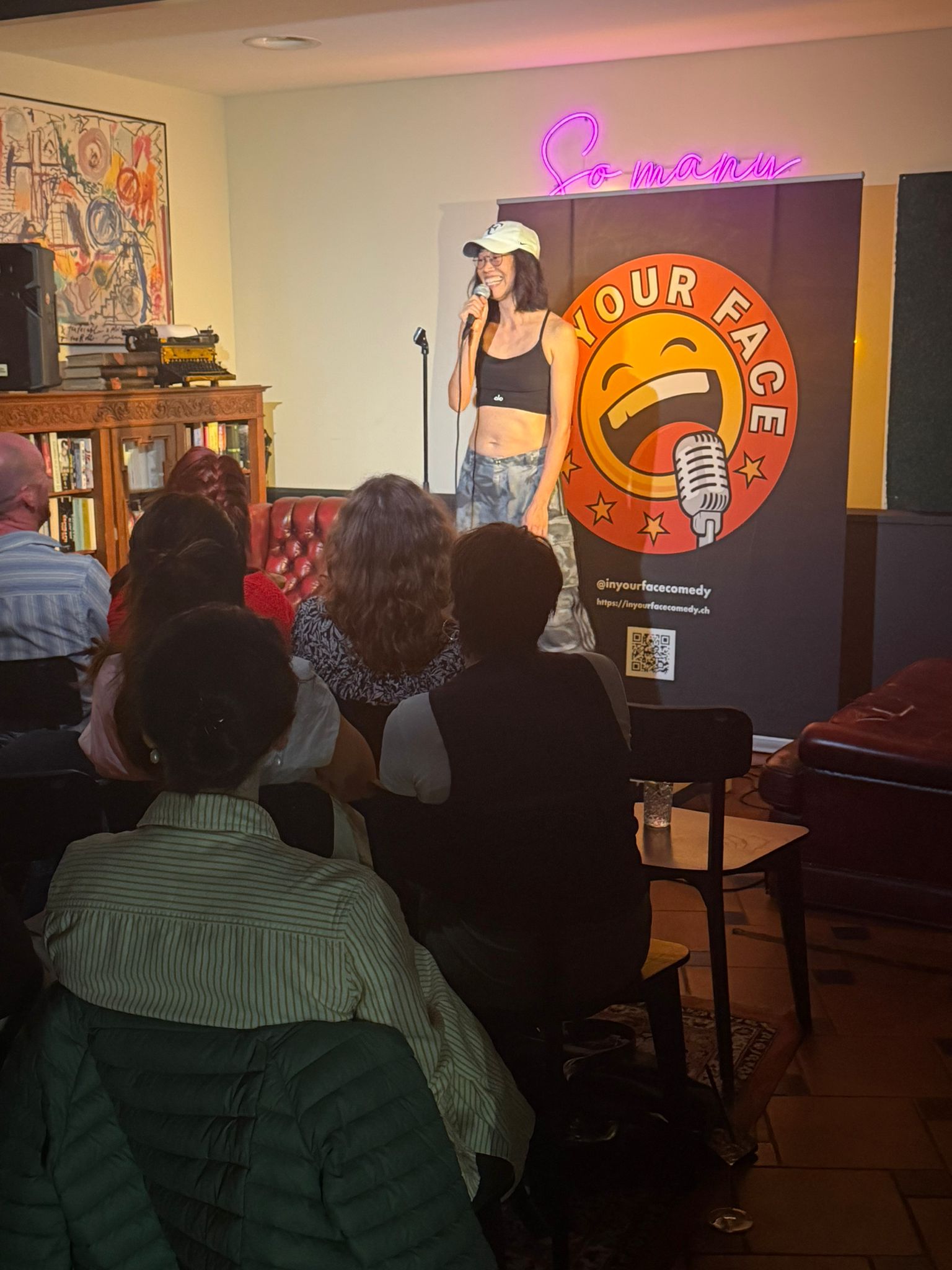 Qiqi aka Rachel performing stand-up at IN YOUR FACE Comedy in Zürich