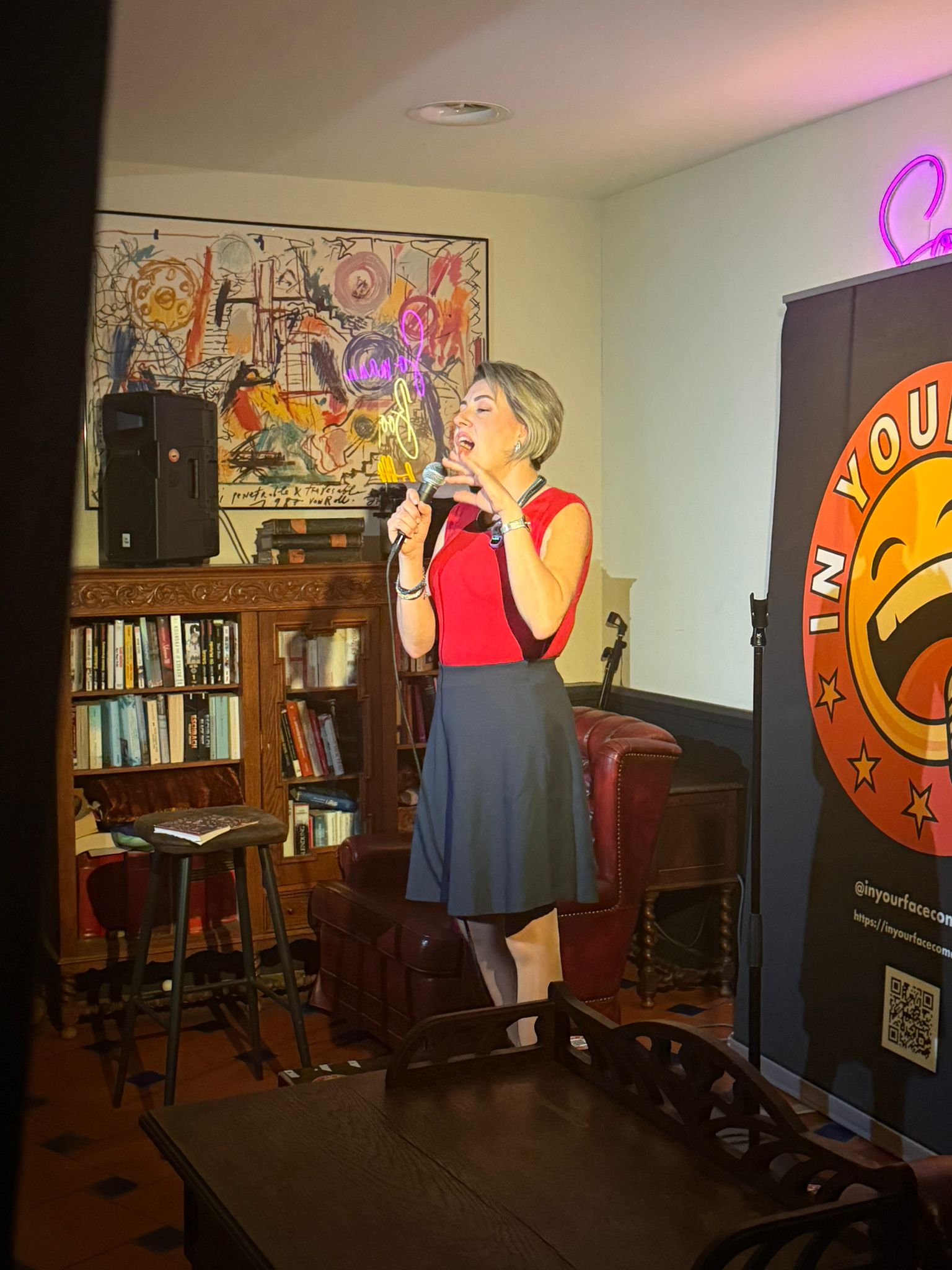 Zeina performing stand-up at IN YOUR FACE Comedy in Zürich