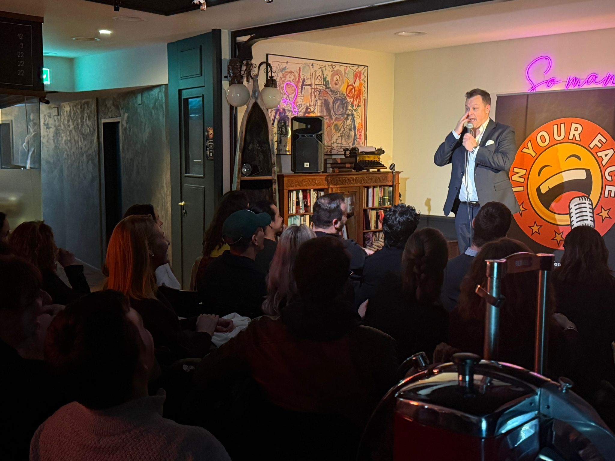 IN YOUR FACE Comedy, the audience at a live English stand-up comedy show in Zürich (2026)