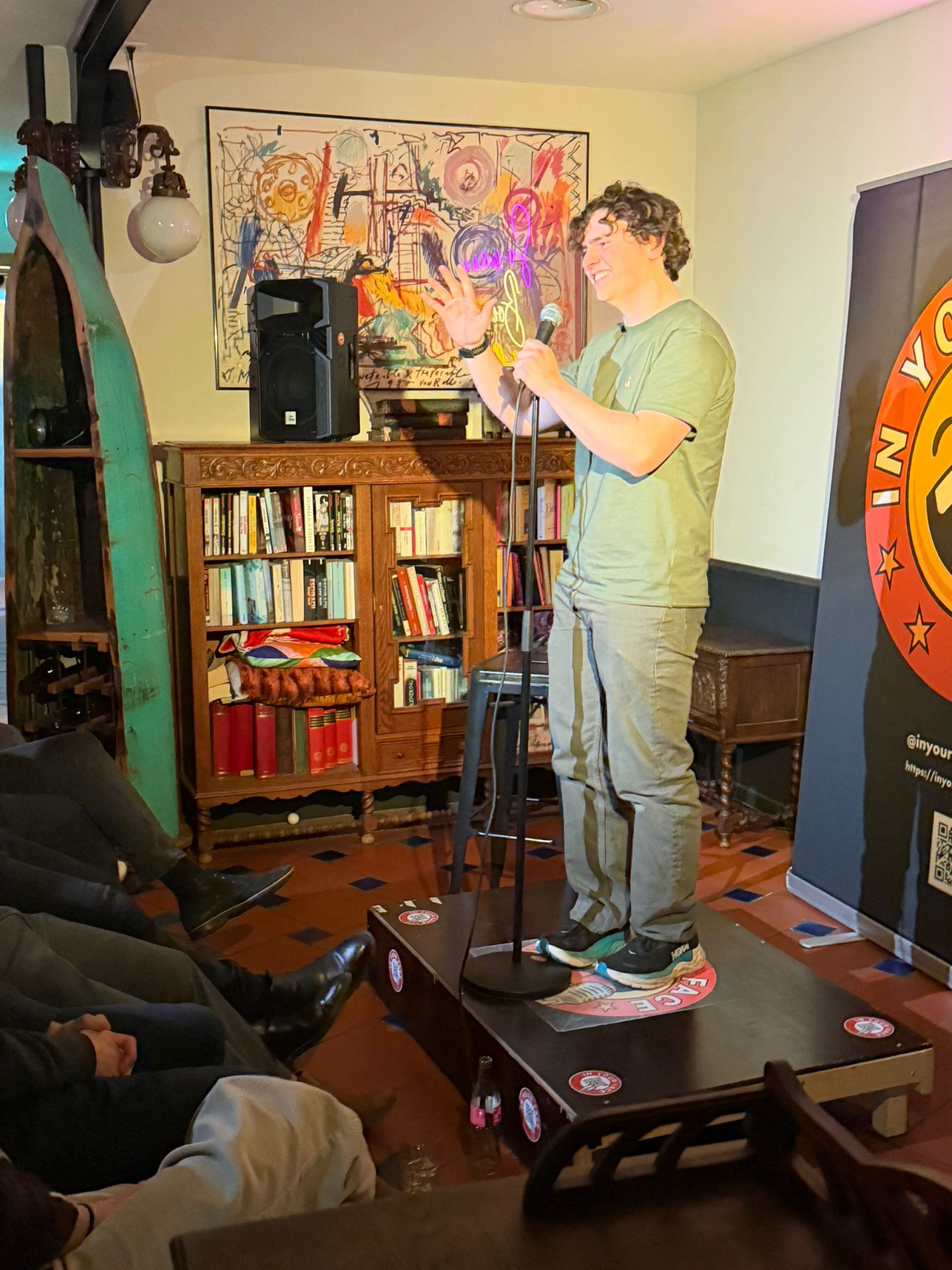 IN YOUR FACE Comedy, a comedian performing stand-up on stage in Zürich (2026)