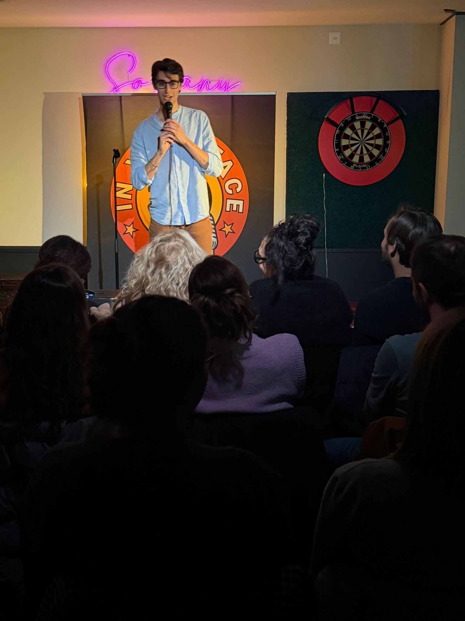 Miguel performing stand-up at IN YOUR FACE Comedy in Zürich