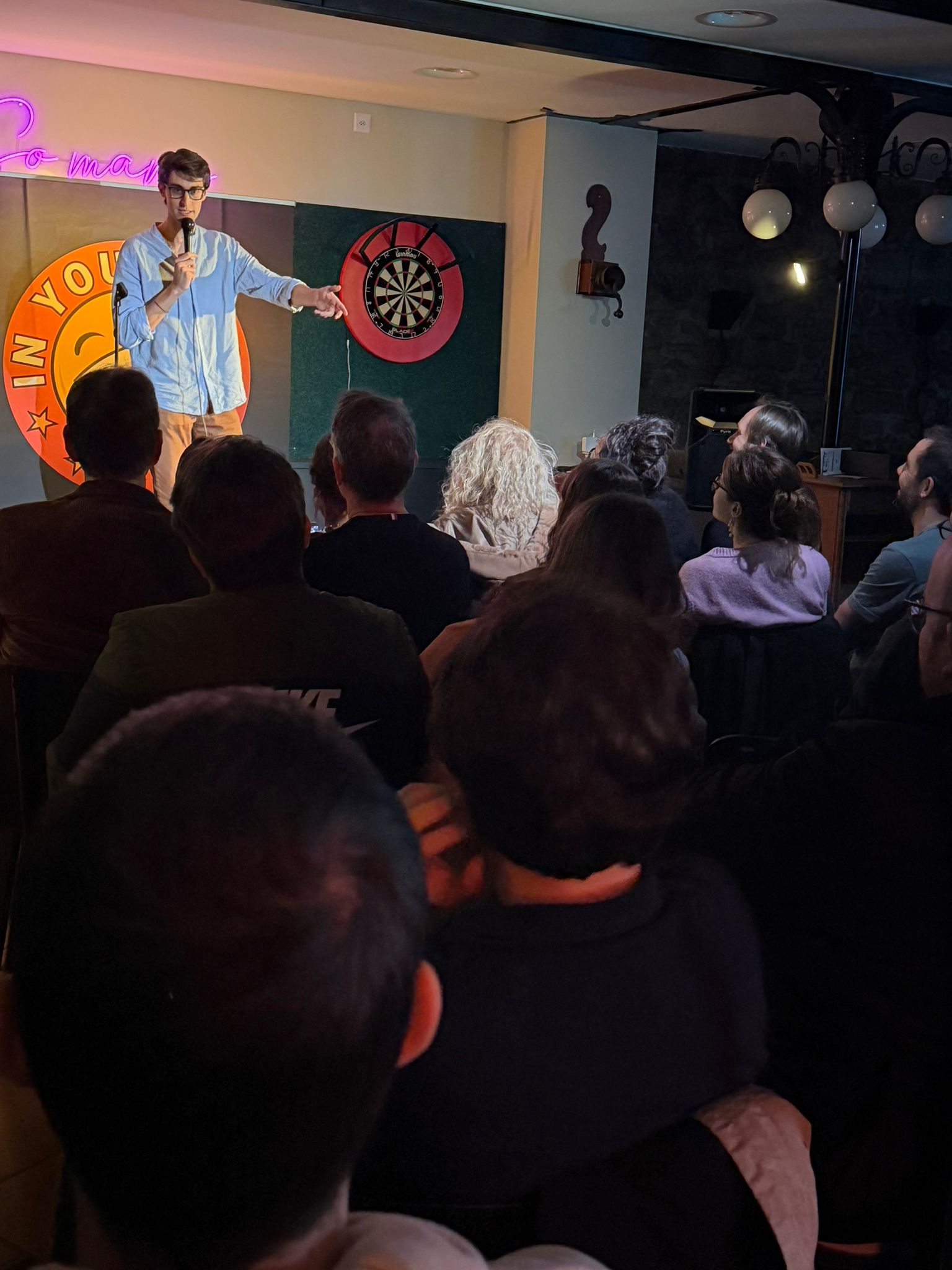Miguel performing stand-up at IN YOUR FACE Comedy in Zürich